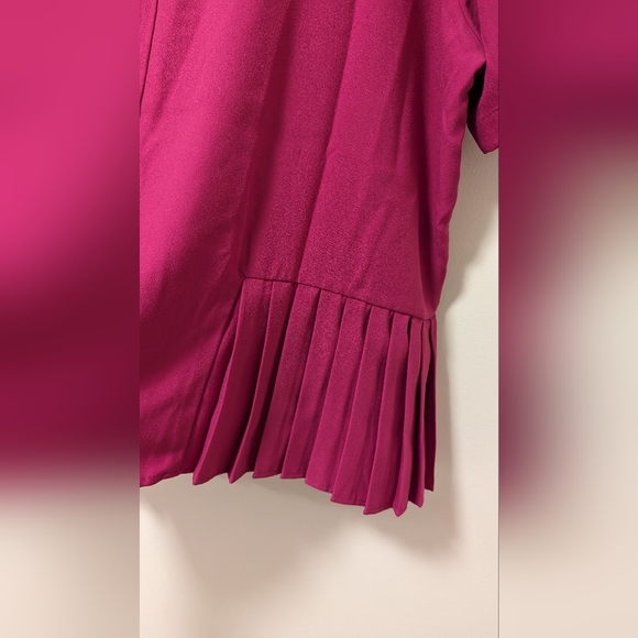 Eloquii Short Sleeve Top with Pleat Detail, Size 16 - Picture 2 of 6